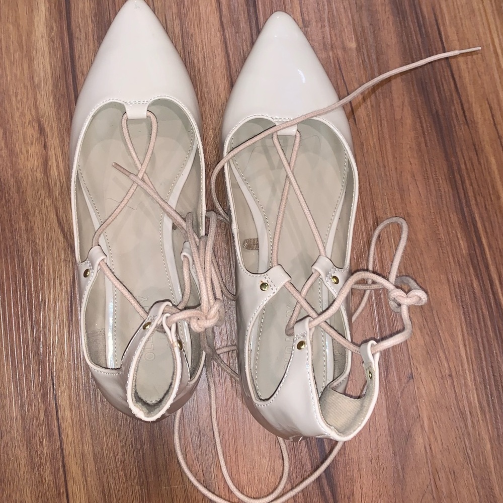 Flats - Picture 2 of 8